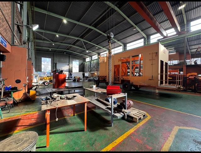 3,071M² WAREHOUSE FOR SALE IN STORMILL